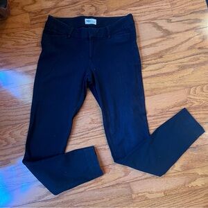 Old Navy size 4 womans black pixie skinny straight pants.